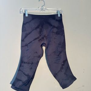 Lulu Lemon Size 6 Below Knee Leggings